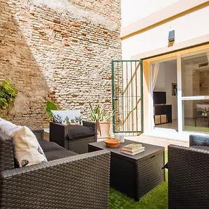 sol-downtown-apartment-with-garden-and-parking.es-andalucia.com/