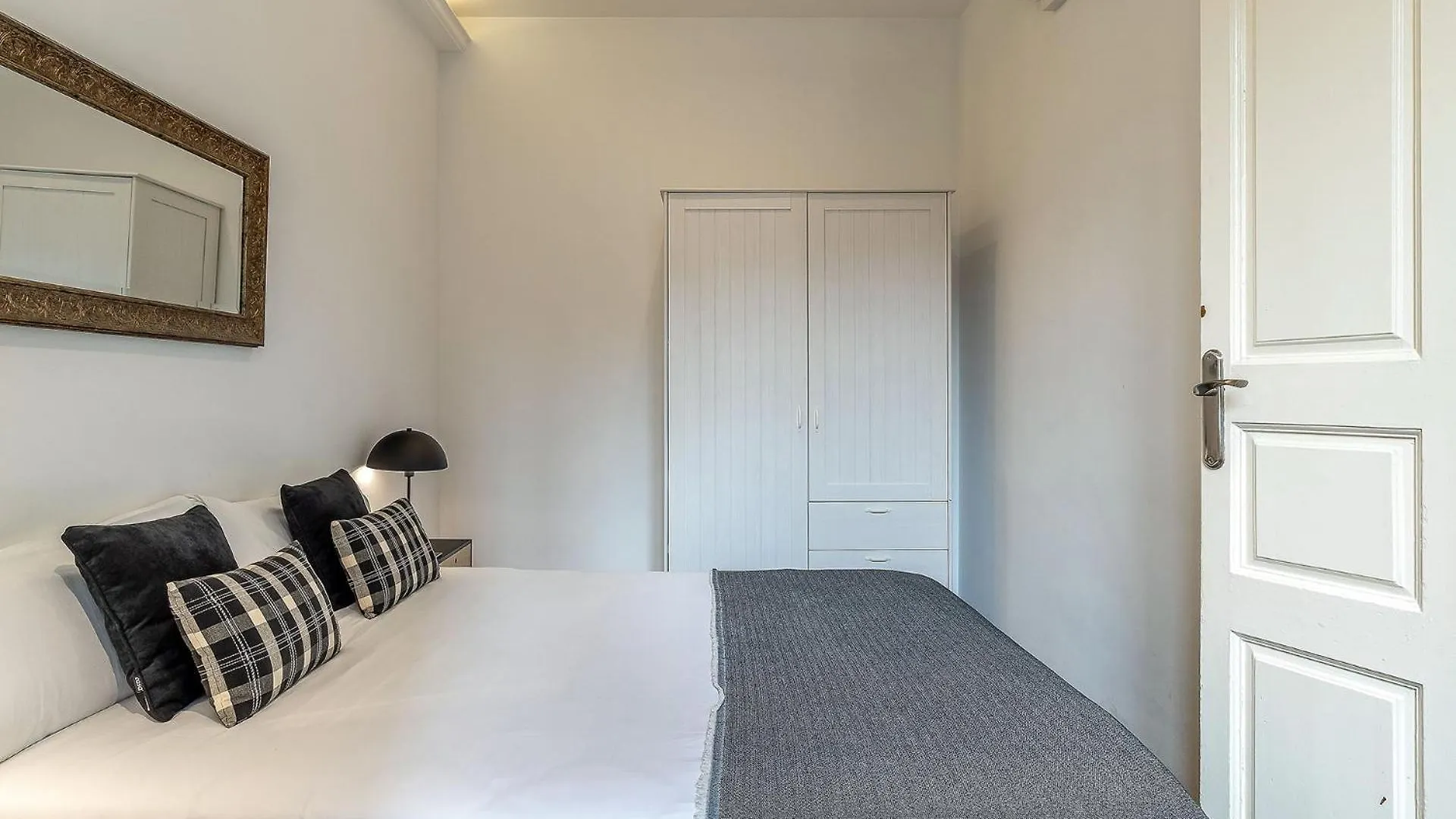 Ab Eixample Calabria Apartment Barcelona Spain